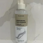 The Youth Atelier Moisturizing Face Cleanser With A Blend Of Vitamin E & Goats Milk